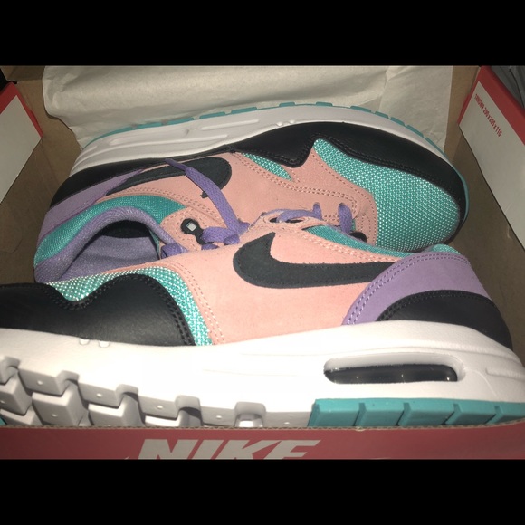 Nike Air Max 1 Nike Day (GS - Picture 2 of 2